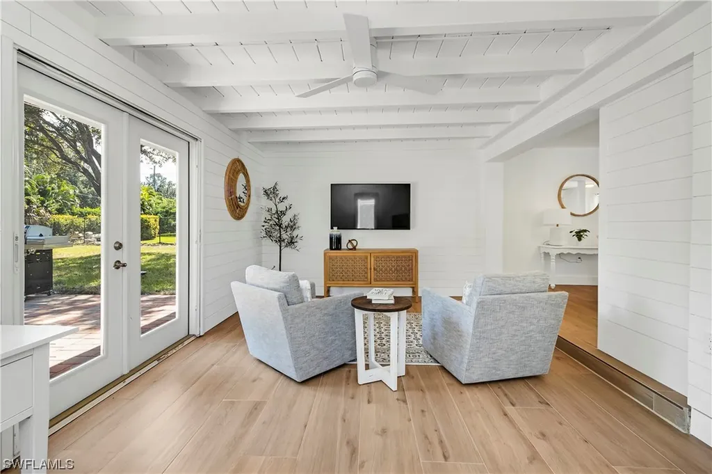 1530 Mandarin Road Naples FL 34102
