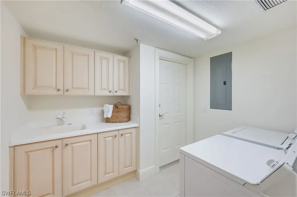 3181 Aviamar Circle Naples FL 34114