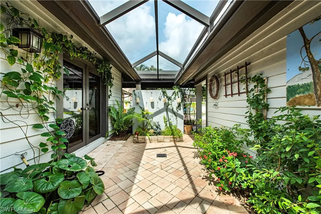 368 Edgemere Way N Naples FL 34105