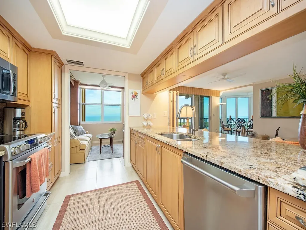 6585 Nicholas Boulevard Naples FL 34108