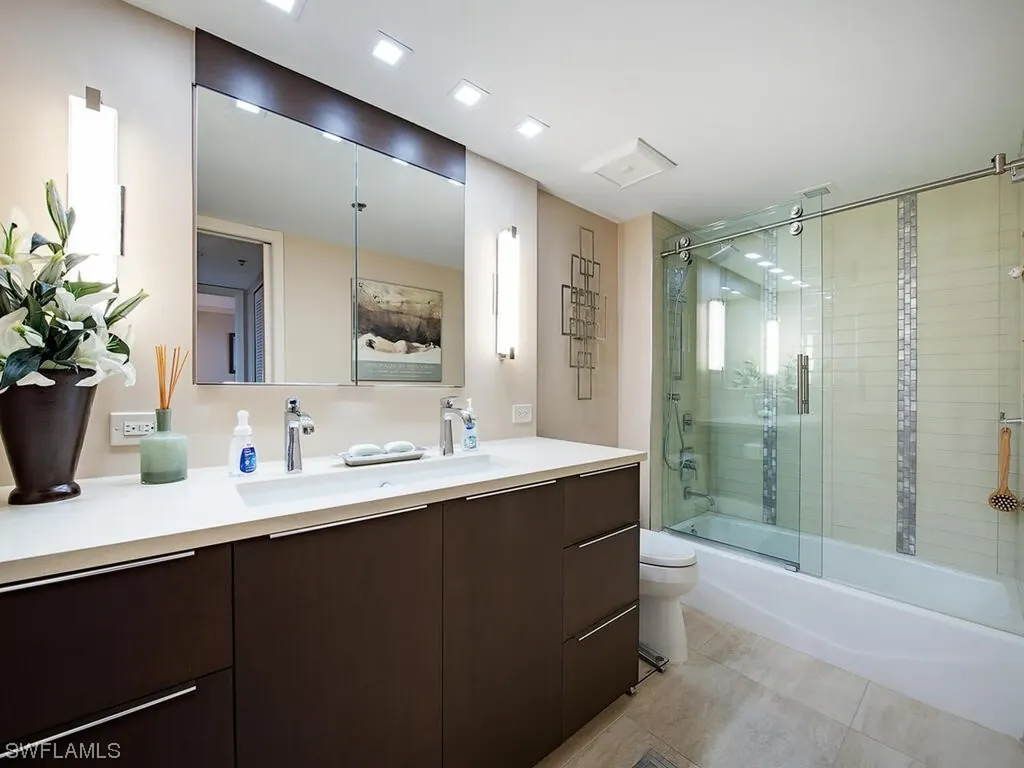 6585 Nicholas Boulevard Naples FL 34108