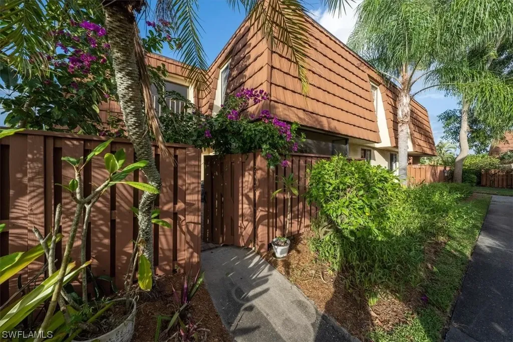 Fort Myers FL, 5252 Cedarbend Drive, Unit 1