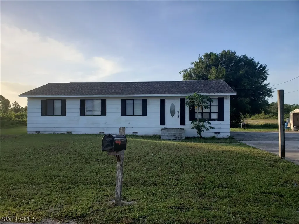 3805 29th Street SW Lehigh Acres FL 33976