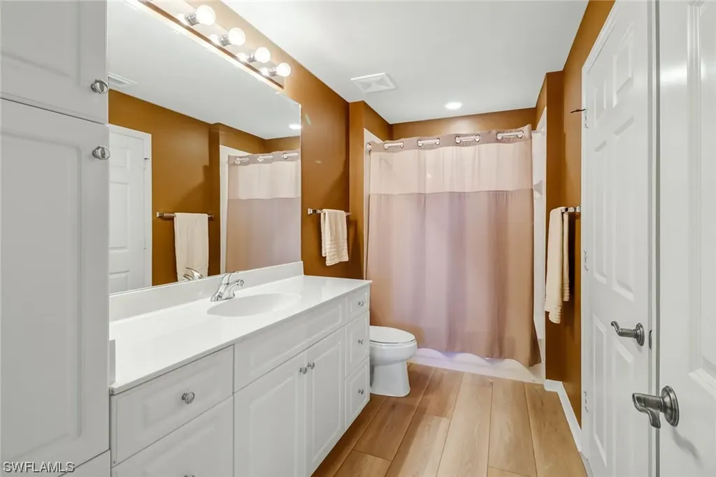410 Bayfront Place Naples FL 34102