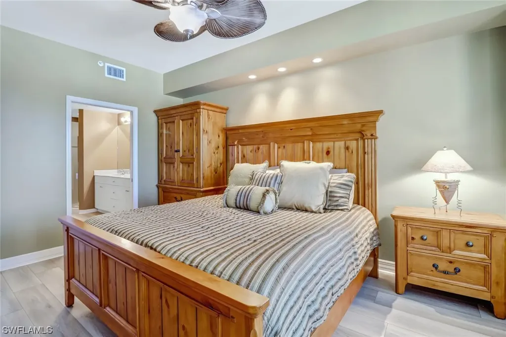 410 Bayfront Place Naples FL 34102