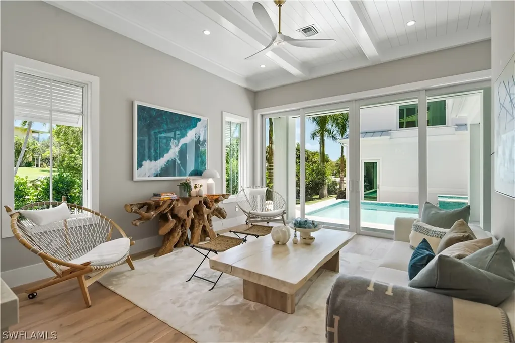888 10th Avenue S Naples FL 34102