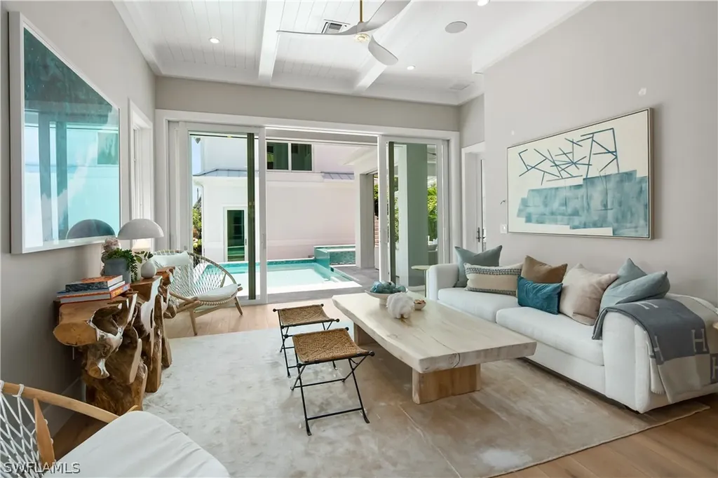 888 10th Avenue S Naples FL 34102