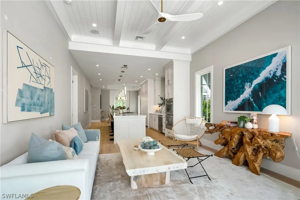 888 10th Avenue S Naples FL 34102
