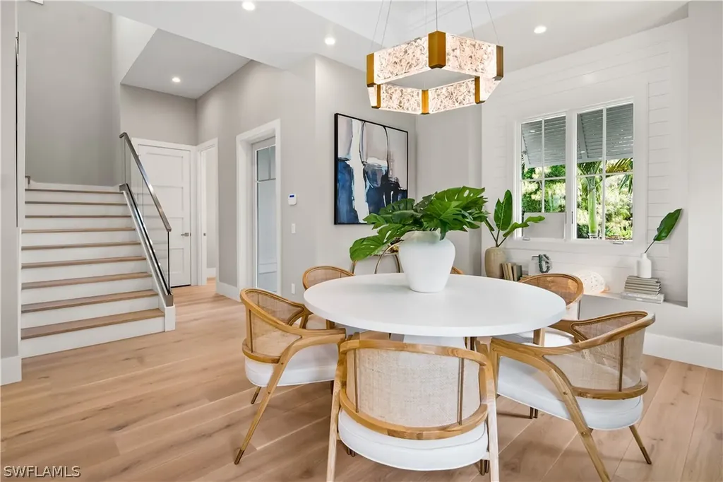888 10th Avenue S Naples FL 34102