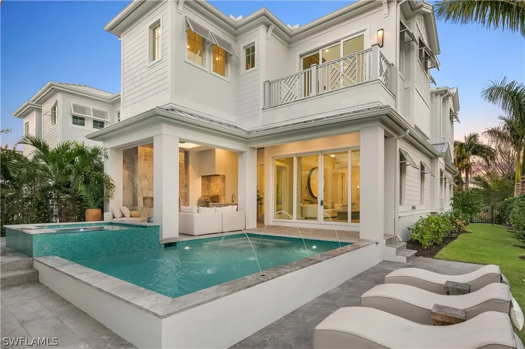 888 10th Avenue S Naples FL 34102