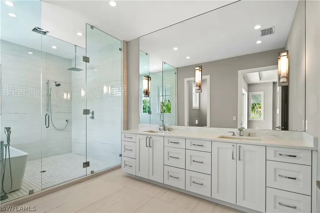 888 10th Avenue S Naples FL 34102