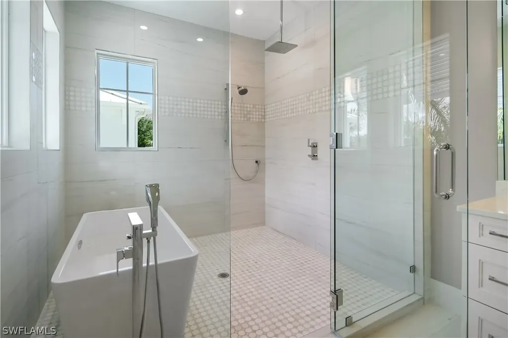 888 10th Avenue S Naples FL 34102