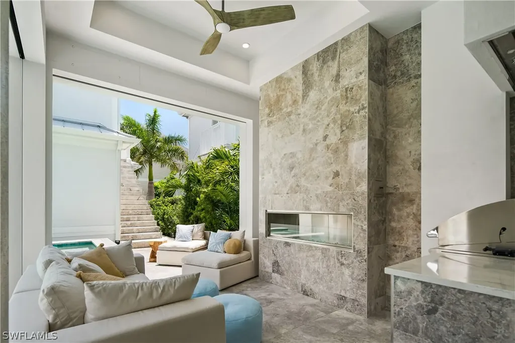 888 10th Avenue S Naples FL 34102
