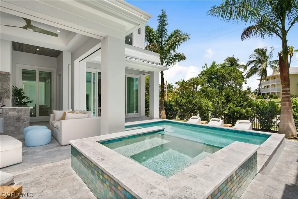 888 10th Avenue S Naples FL 34102