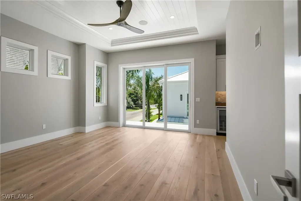 888 10th Avenue S Naples FL 34102