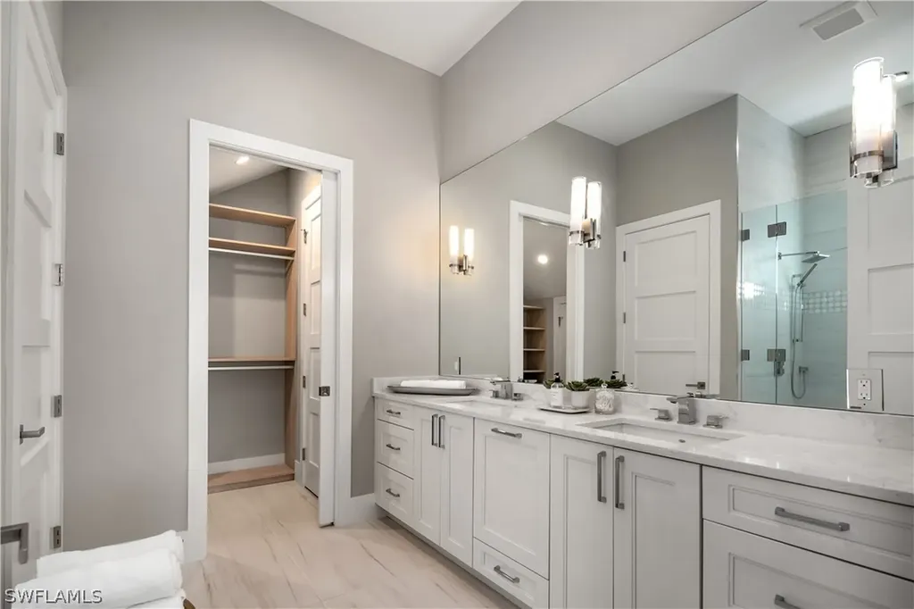 888 10th Avenue S Naples FL 34102
