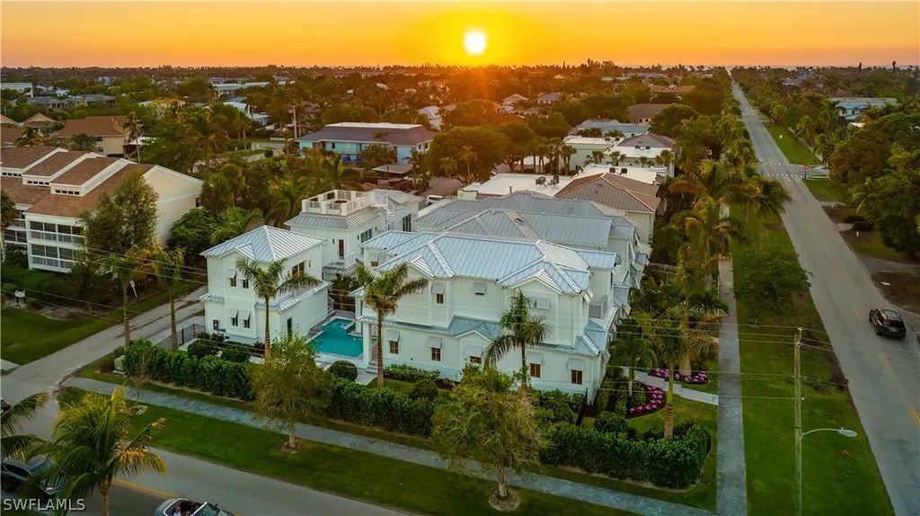 888 10th Avenue S Naples FL 34102