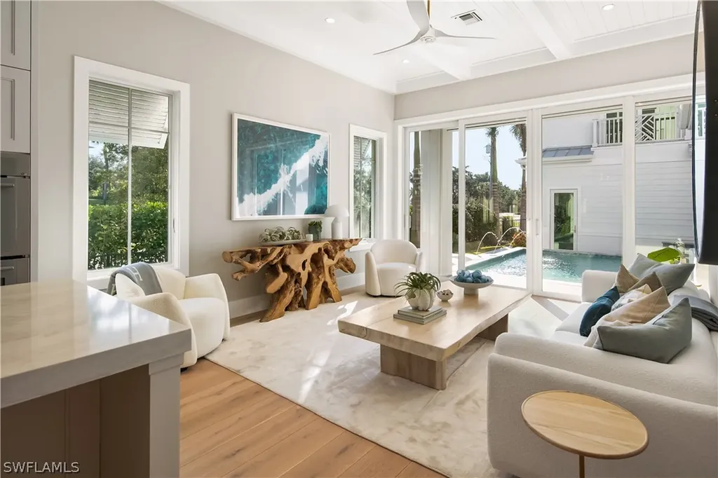 888 10th Avenue S Naples FL 34102