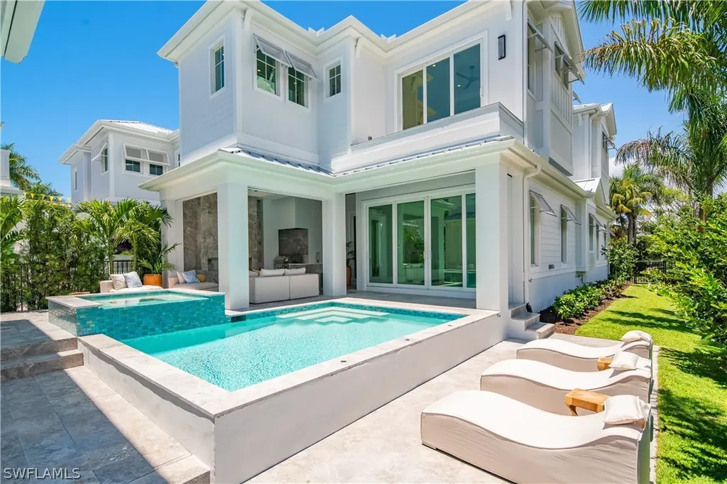 888 10th Avenue S Naples FL 34102