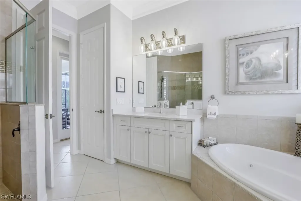 10801 Longshore Way E Naples FL 34119