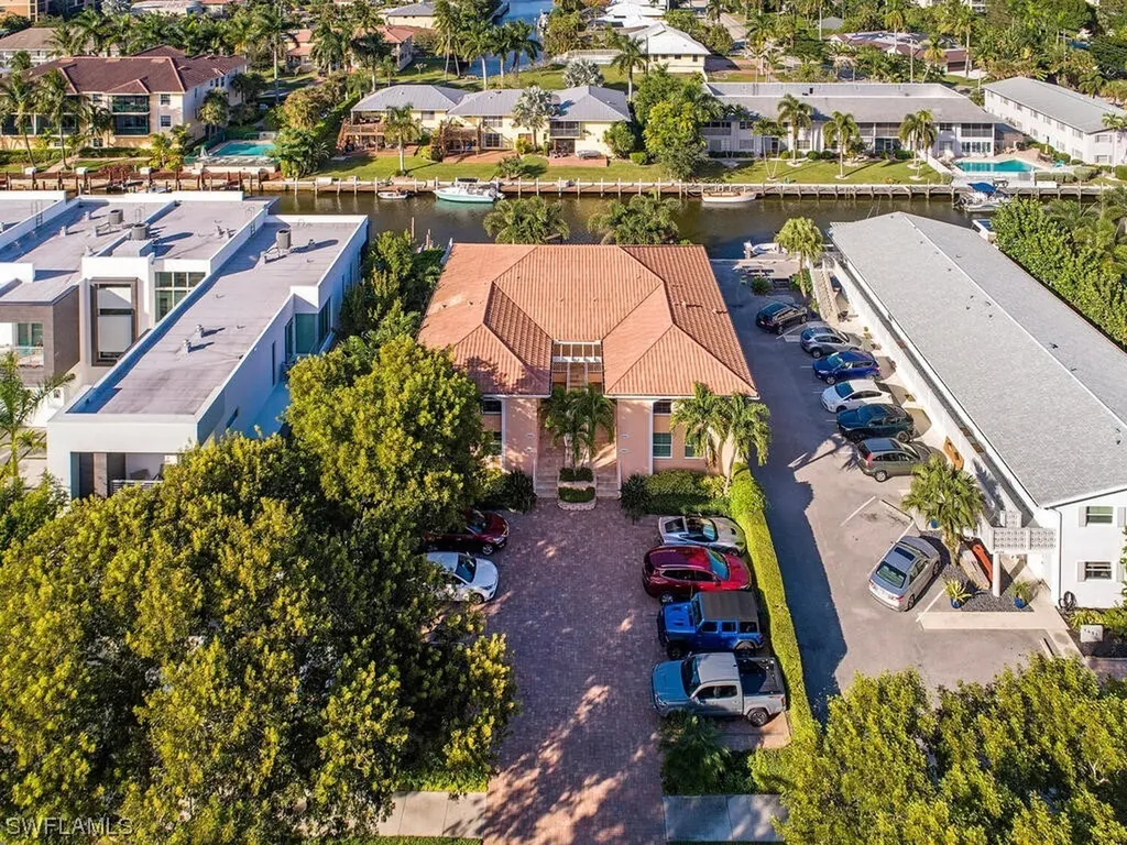 1569 Chesapeake Avenue Naples FL 34102