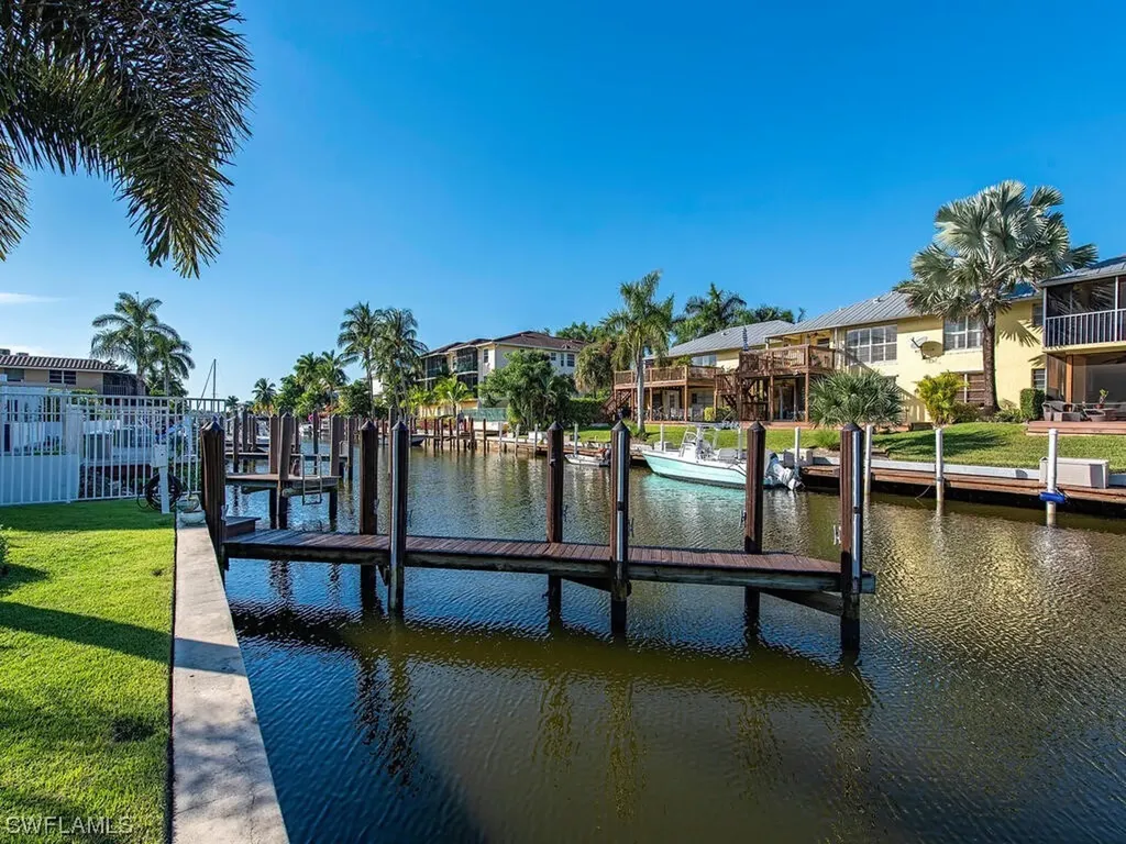 1569 Chesapeake Avenue Naples FL 34102