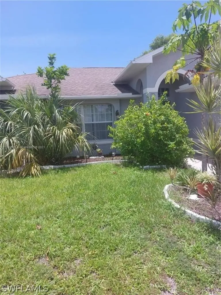1828 SW 3rd Place Cape Coral FL 33991