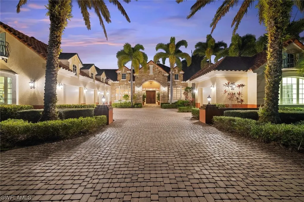 9126 The Lane Naples FL 34109
