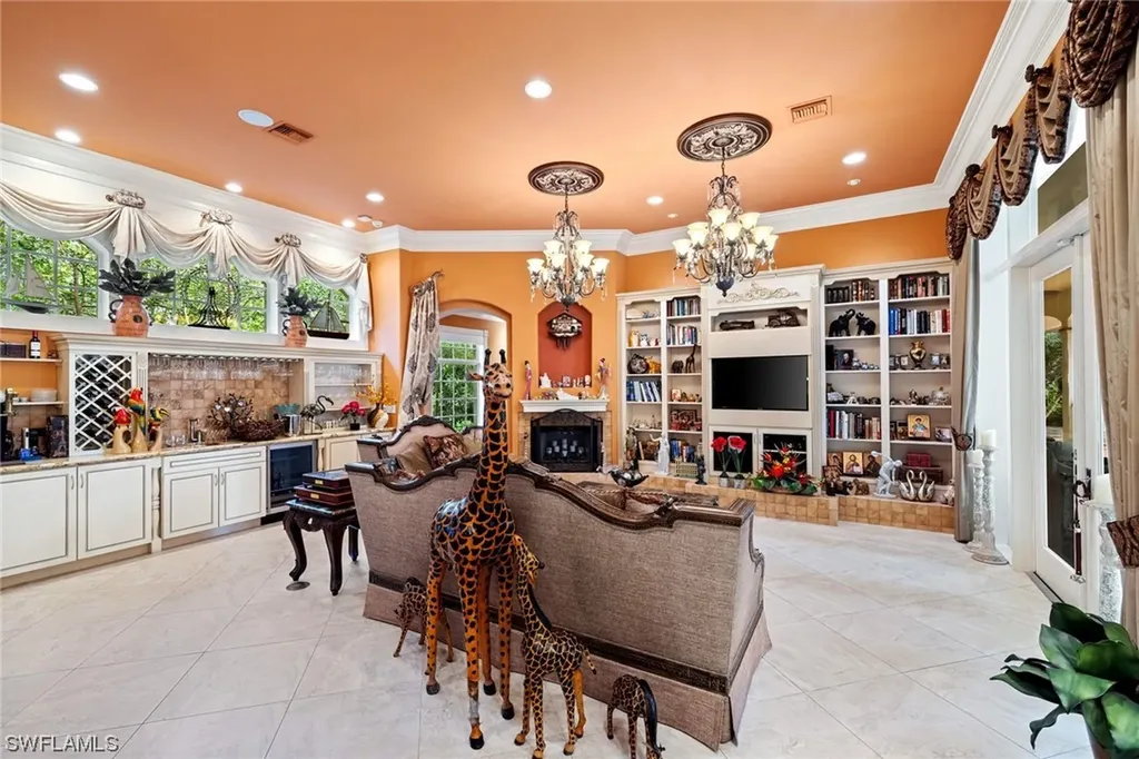 9126 The Lane Naples FL 34109