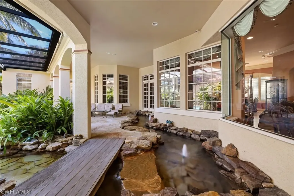 9126 The Lane Naples FL 34109