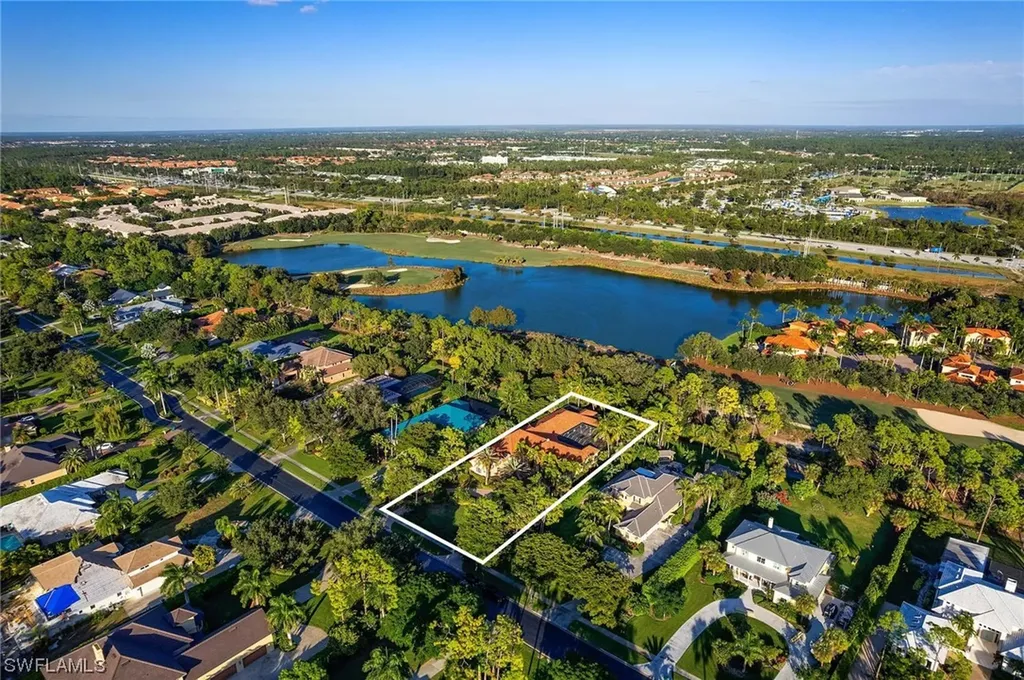 9126 The Lane Naples FL 34109