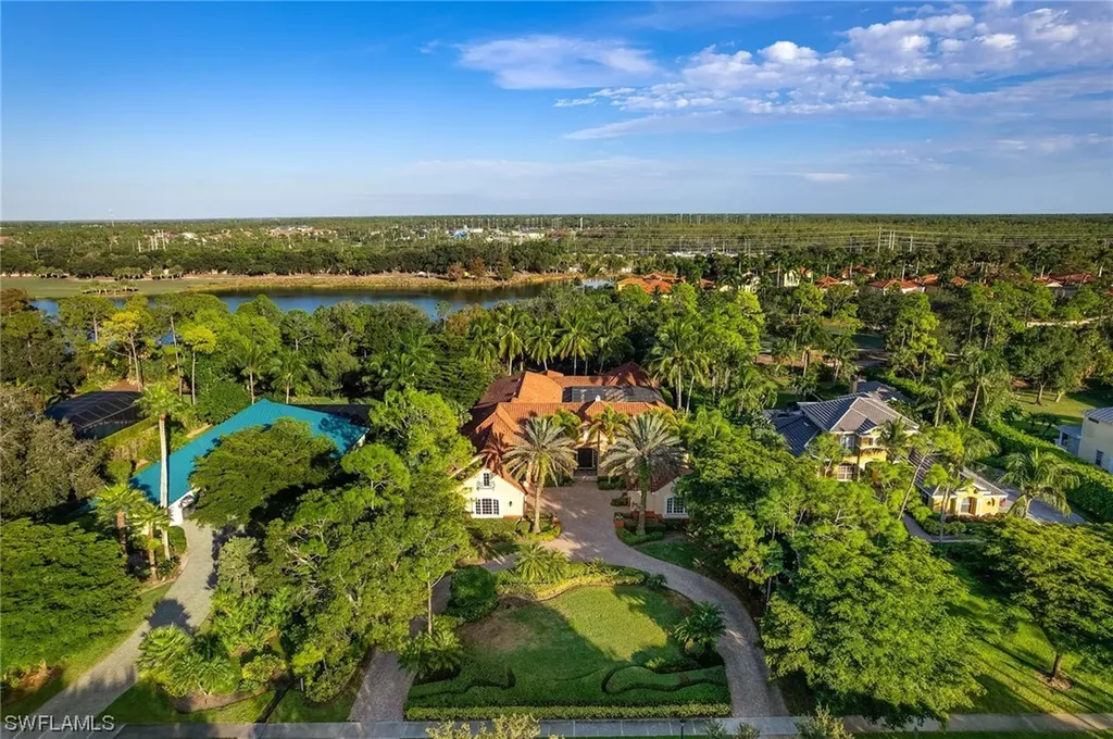 9126 The Lane Naples FL 34109