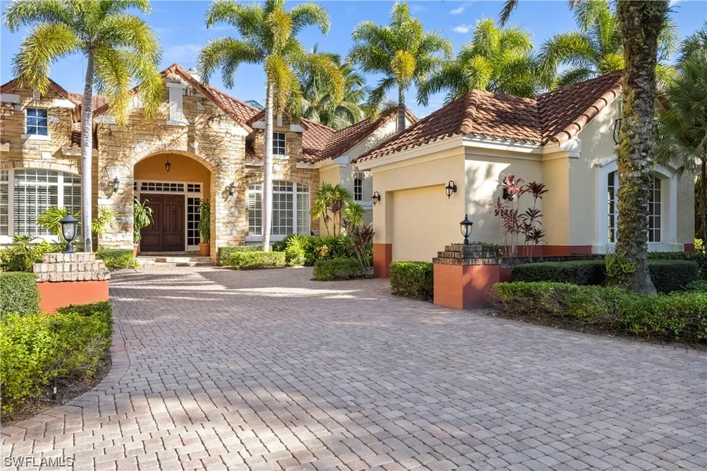 9126 The Lane Naples FL 34109