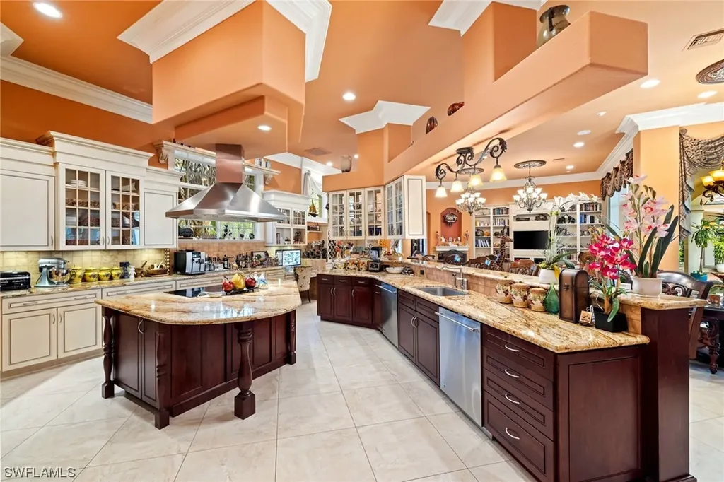 9126 The Lane Naples FL 34109