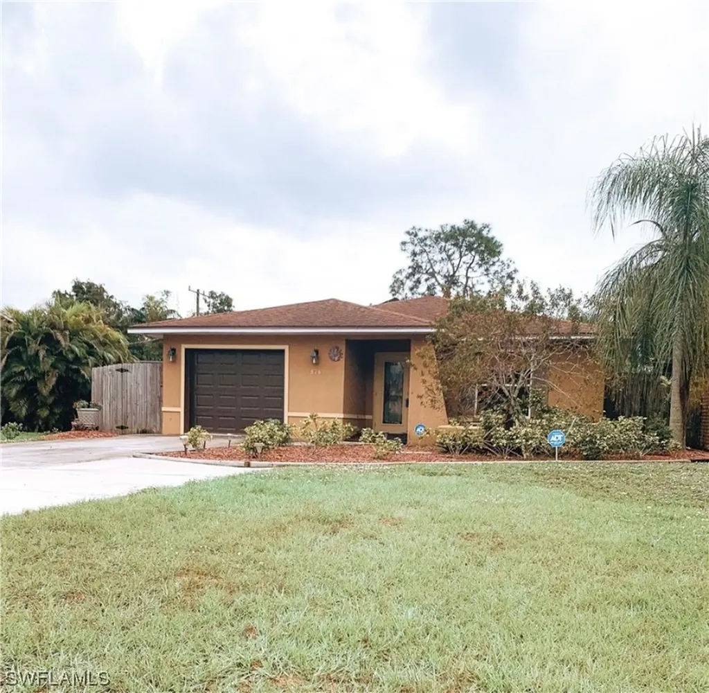826 95th Avenue N Naples FL 34108