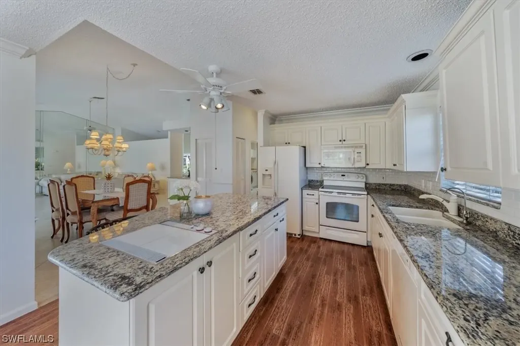 6850 Chartwell Lane Naples FL 34104