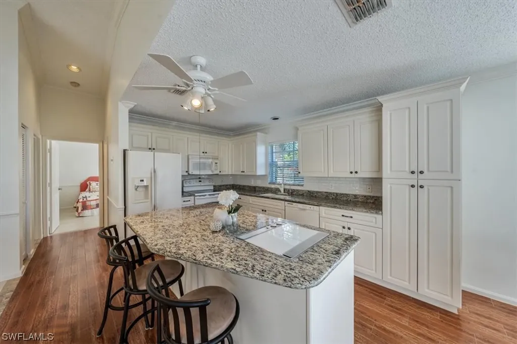 6850 Chartwell Lane Naples FL 34104