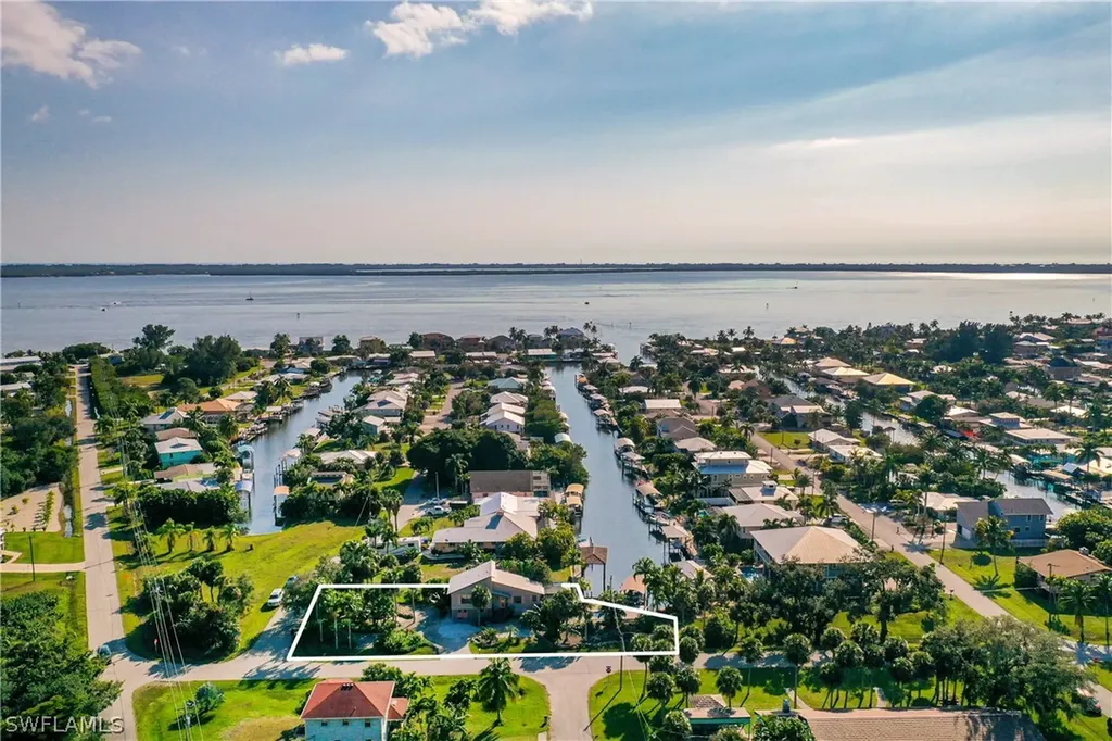 2391 Banana Street St. James City FL 33956
