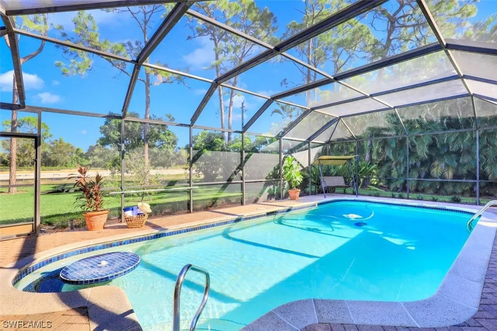 1915 Empress Court Naples FL 34110