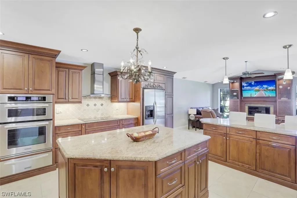 1915 Empress Court Naples FL 34110