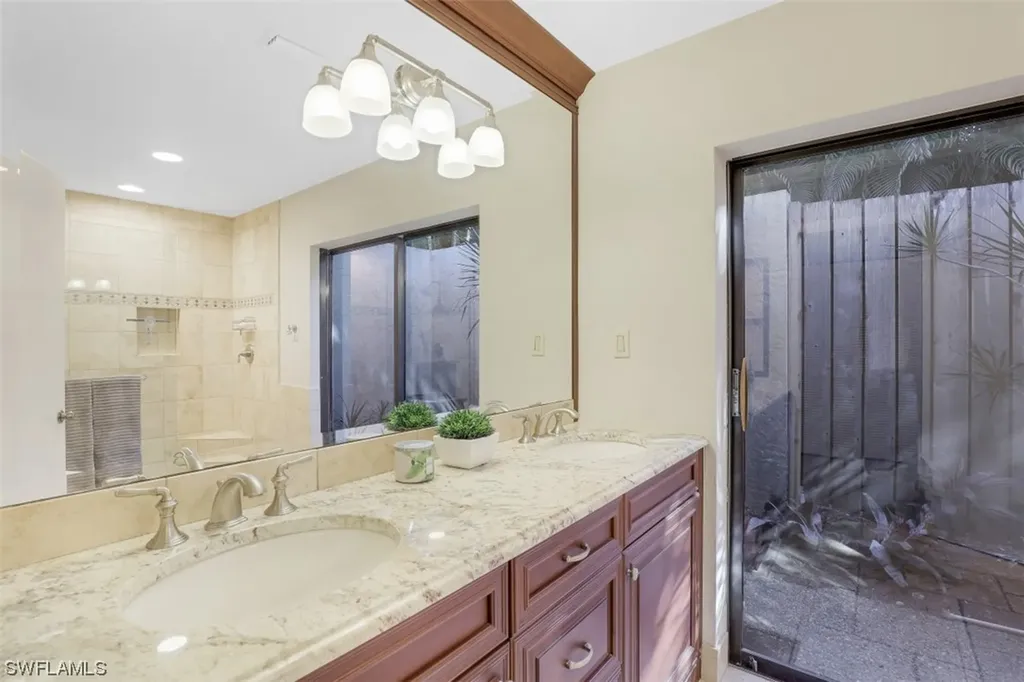 1915 Empress Court Naples FL 34110