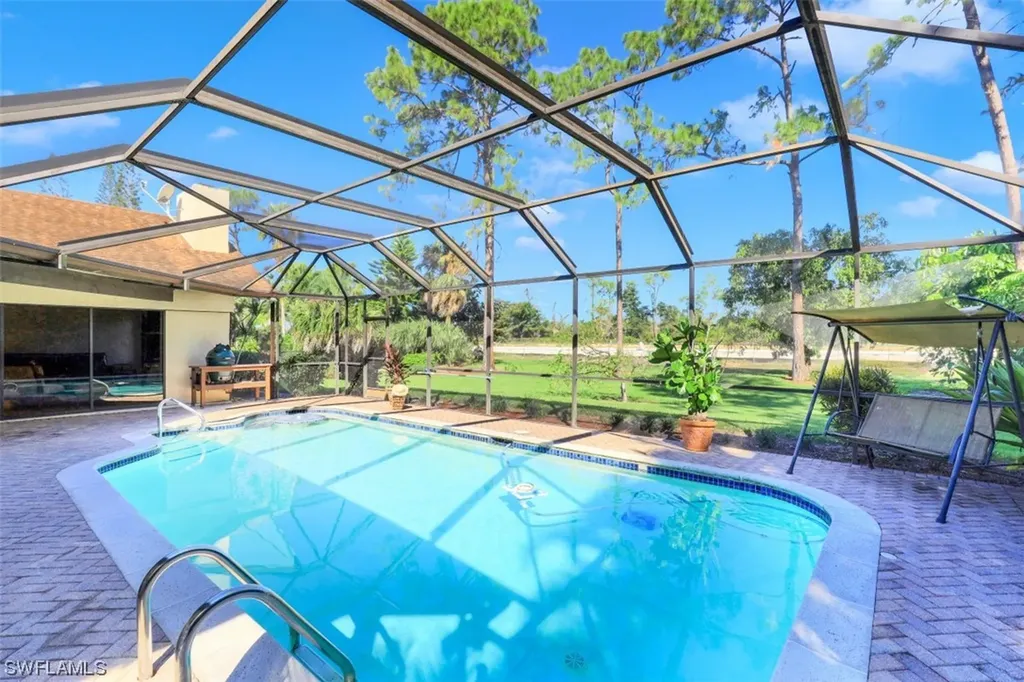 1915 Empress Court Naples FL 34110