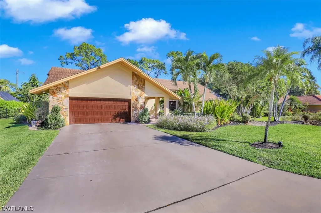 1915 Empress Court Naples FL 34110