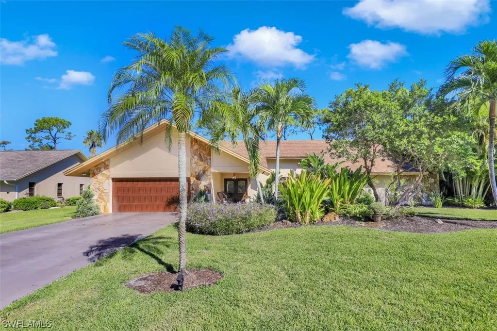 1915 Empress Court Naples FL 34110