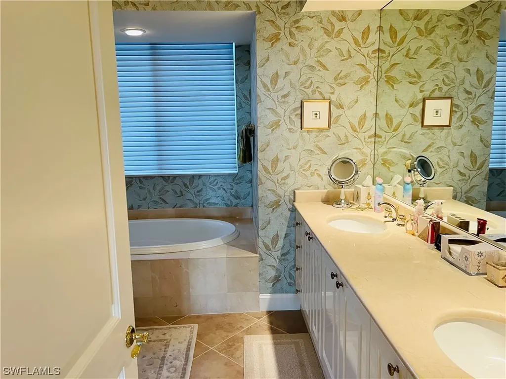 6597 Nicholas Boulevard Naples FL 34108