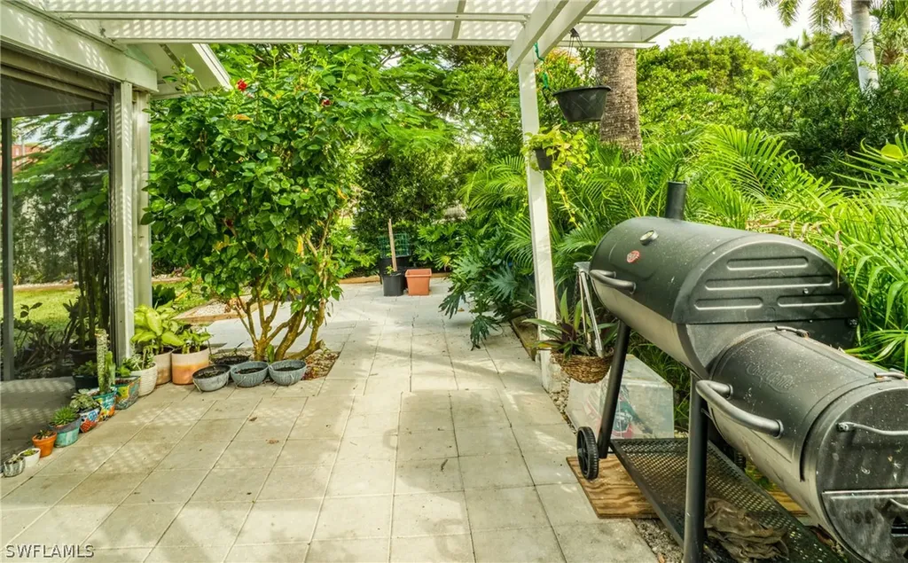 1667 Atlanta Plaza Drive Sanibel FL 33957