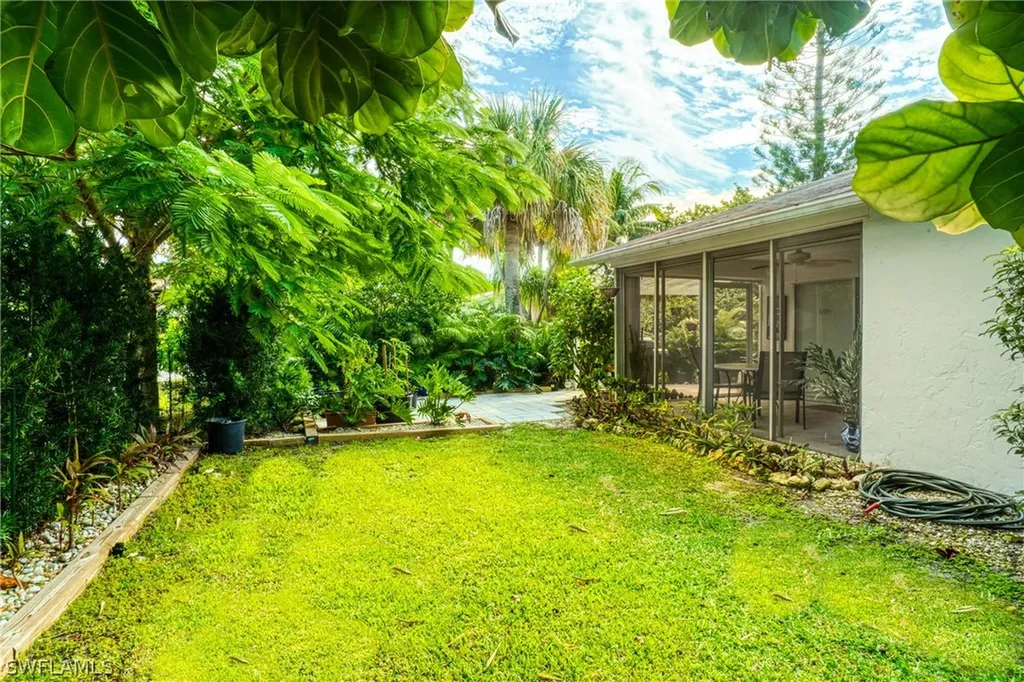 1667 Atlanta Plaza Drive Sanibel FL 33957