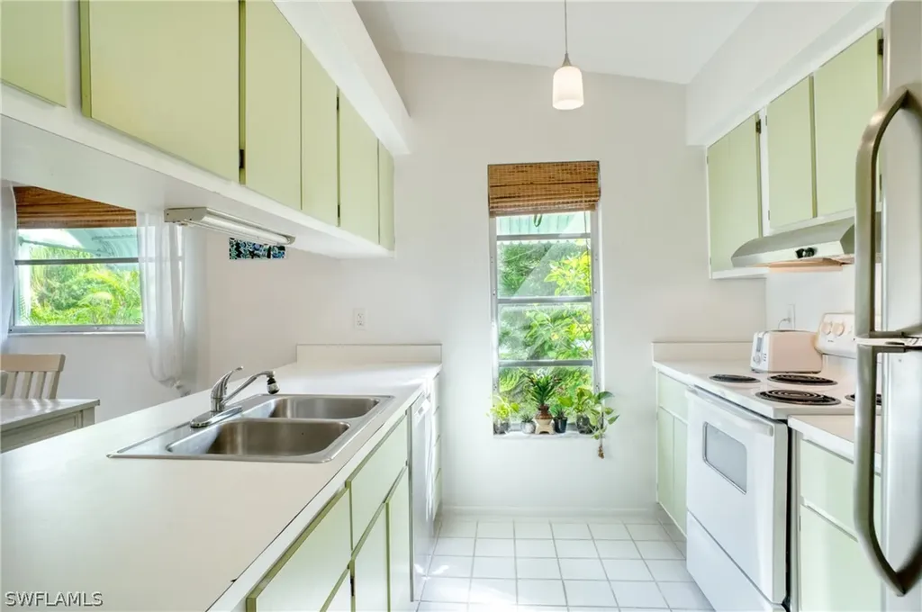 1667 Atlanta Plaza Drive Sanibel FL 33957
