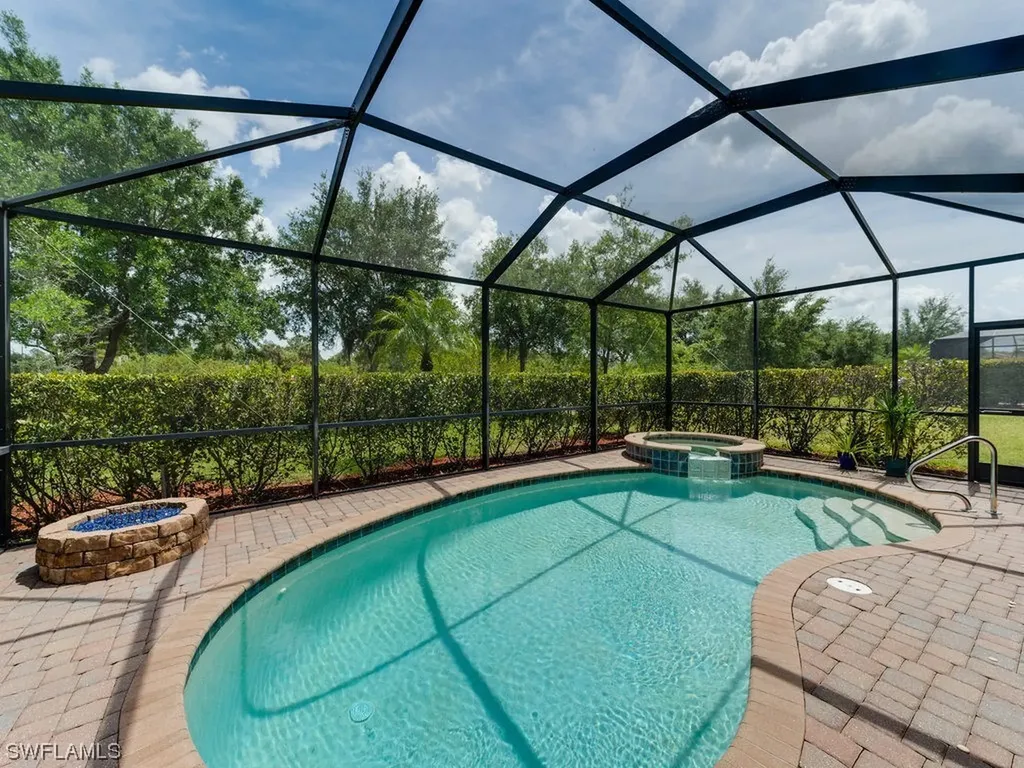 2061 Fairmont Lane Naples FL 34120