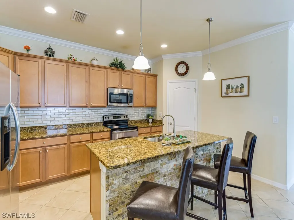 2061 Fairmont Lane Naples FL 34120